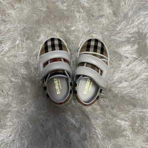 Baby Girl Burberry Sneakers Size 19 (US4)